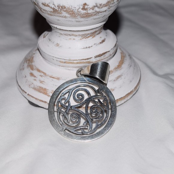 Silpada Celtic Inspired Pendant - Picture 2 of 4